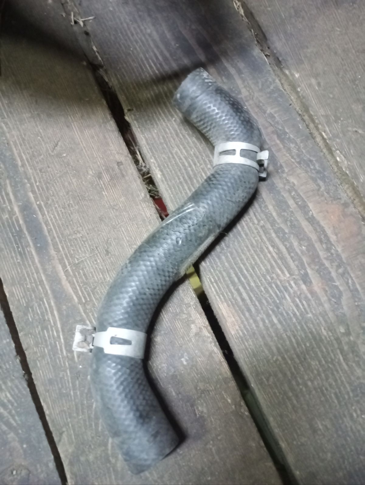 Патрубок радиатора ДВС 16572-21020 на Toyota Platz NCP12 1NZ-FE Фото 3