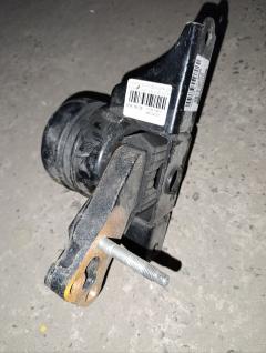 Подушка двигателя 12305-23060 на Toyota Vitz SCP90 2SZ-FE Фото 10