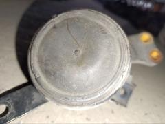 Подушка двигателя 12305-23060 на Toyota Vitz SCP90 2SZ-FE Фото 6