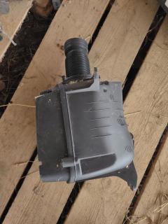 Корпус воздушного фильтра 1K0129607AQ на Volkswagen Jetta 1K2 Фото 5