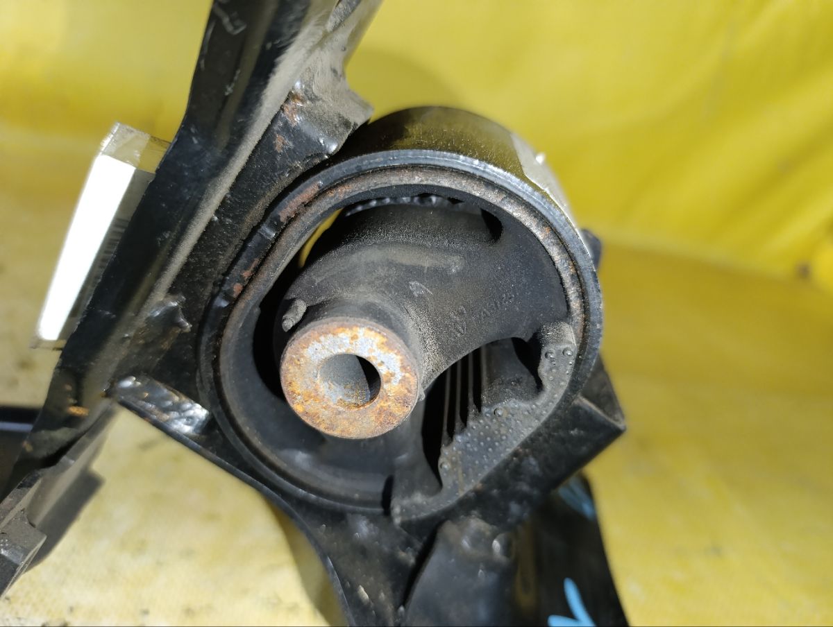 Подушка двигателя 55т.км 55т.км на Toyota Vitz NSP130 1NR-FE Фото 6