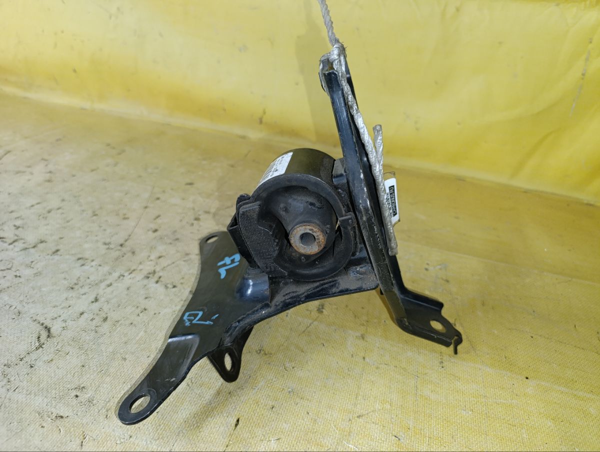 Подушка двигателя 55т.км 55т.км на Toyota Vitz NSP130 1NR-FE Фото 2
