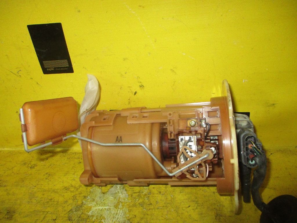 Бензонасос на ниссан санни fb14. Бензонасос sunny. Бензонасос sunny. Ниссан санни fb15 топливная трубка. Nissan sunny n13 1990 бензонасос.