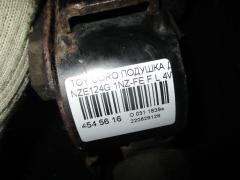 Подушка двигателя на Toyota Corolla Fielder NZE124G 1NZ-FE Фото 8