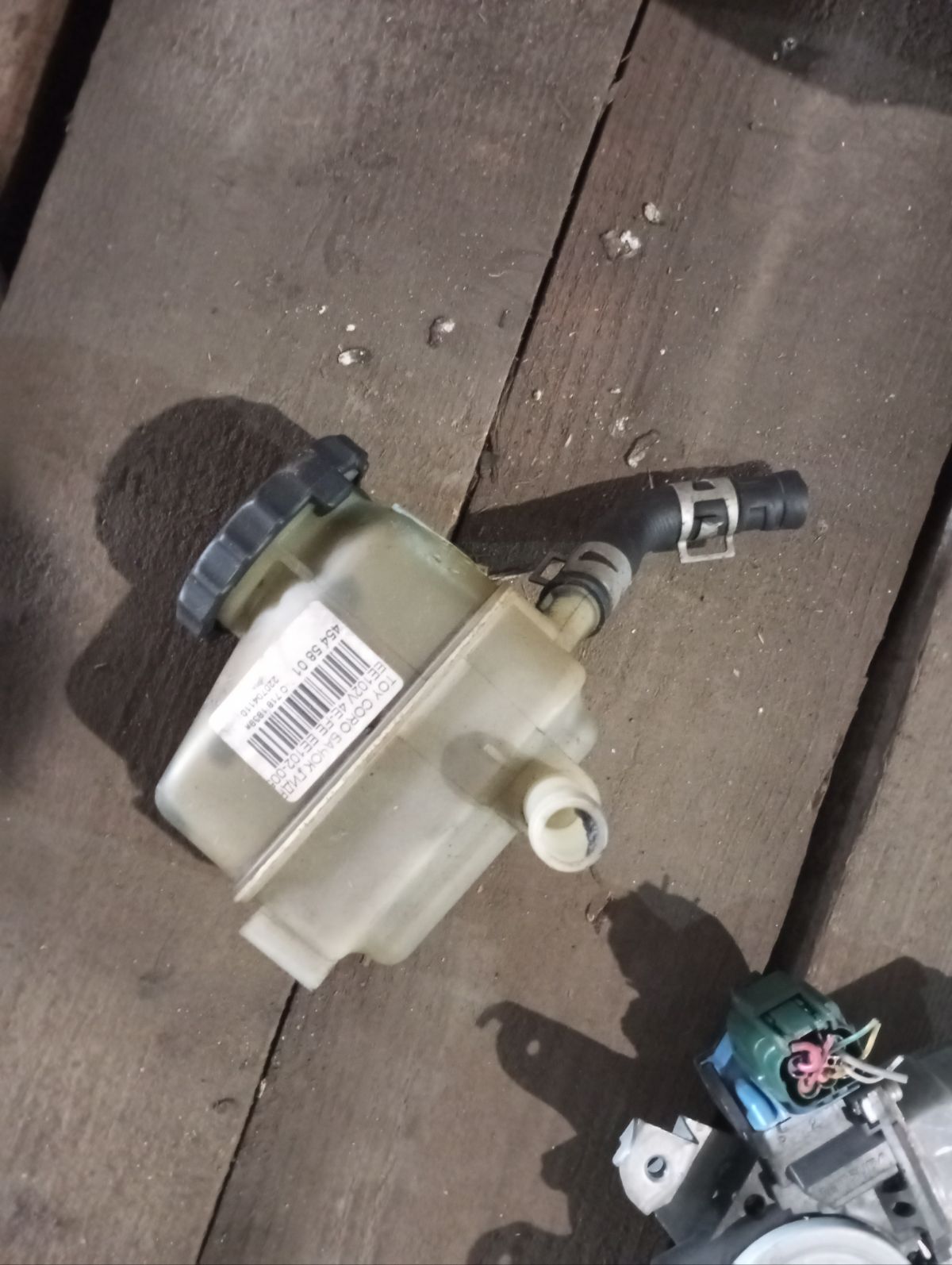 Бачок гидроусилителя 44360-12050 на Toyota Corolla Wagon EE102V 4E-FE Фото 2