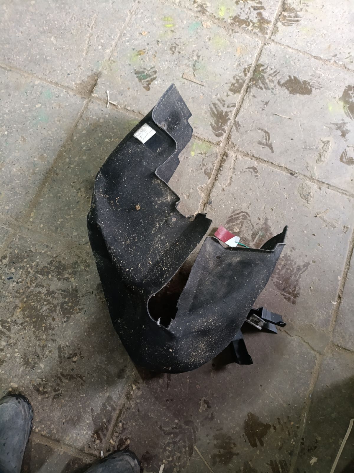 Подкрылок A2036981930 на Mercedes-Benz C-Class Station Wagon S203.246 271.946 Фото 7