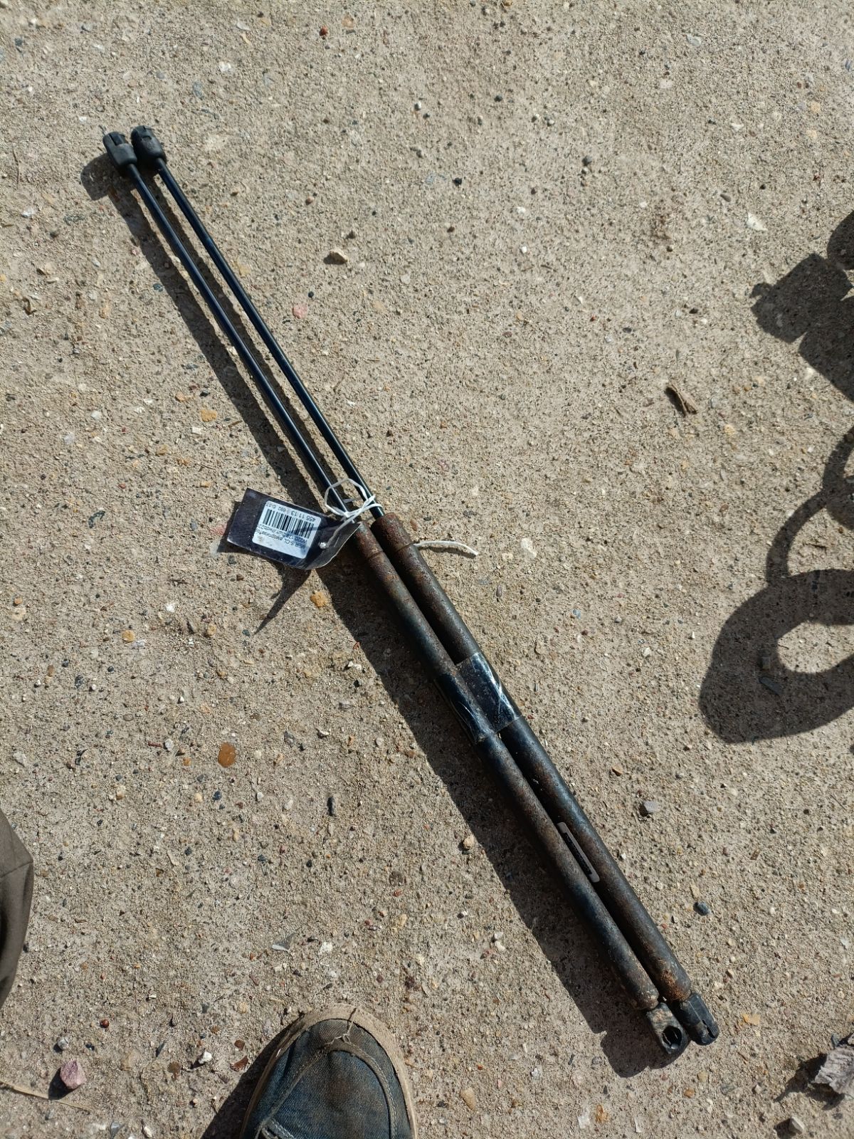 Амортизатор капота A2208800329 на Mercedes-Benz S-Class W220.178 Фото 7