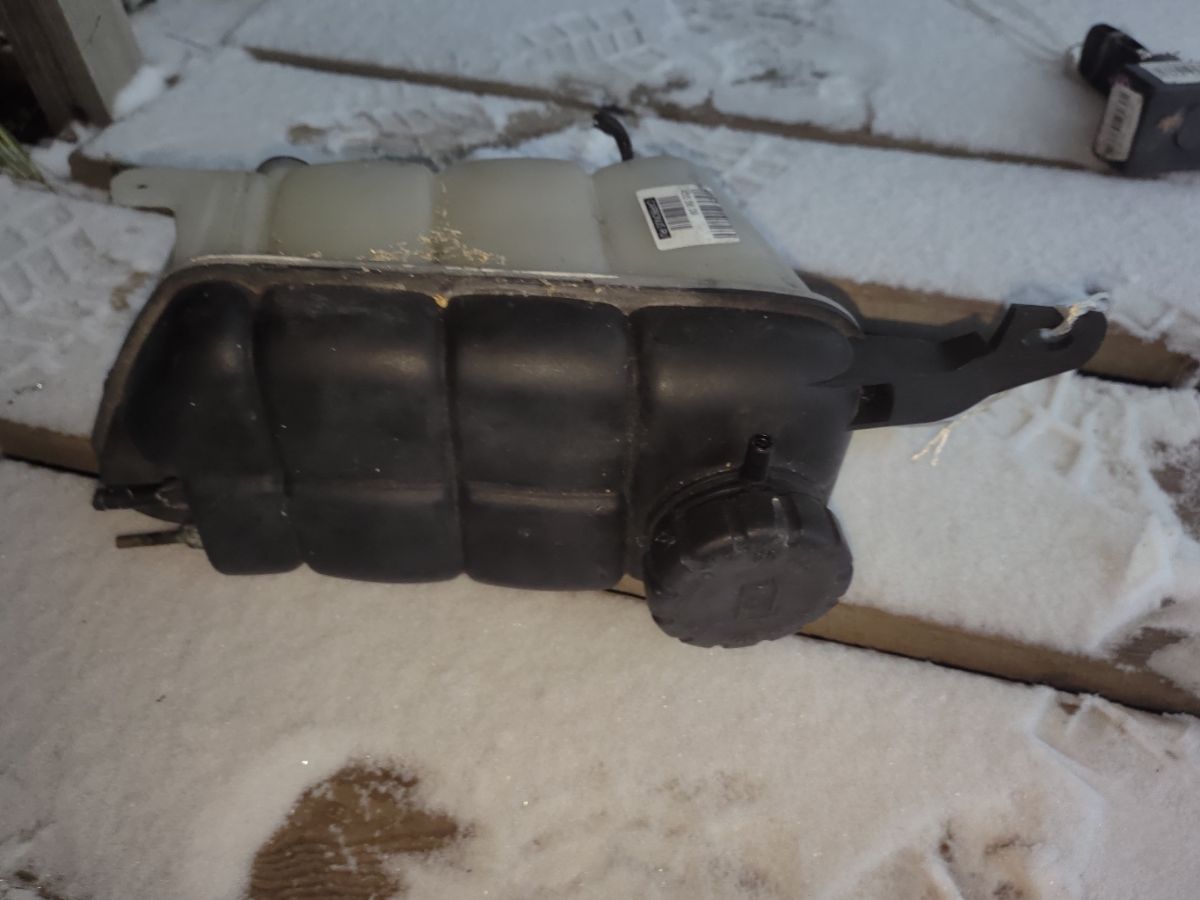 Бачок расширительный A2205000049 на Mercedes-Benz S-Class W220.065 112.944 Фото 3