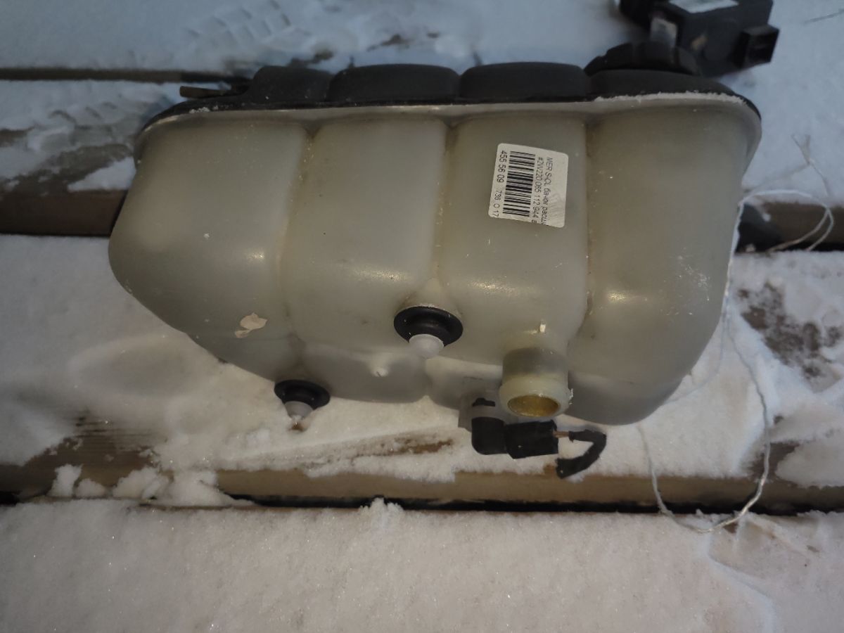 Бачок расширительный A2205000049 на Mercedes-Benz S-Class W220.065 112.944 Фото 4