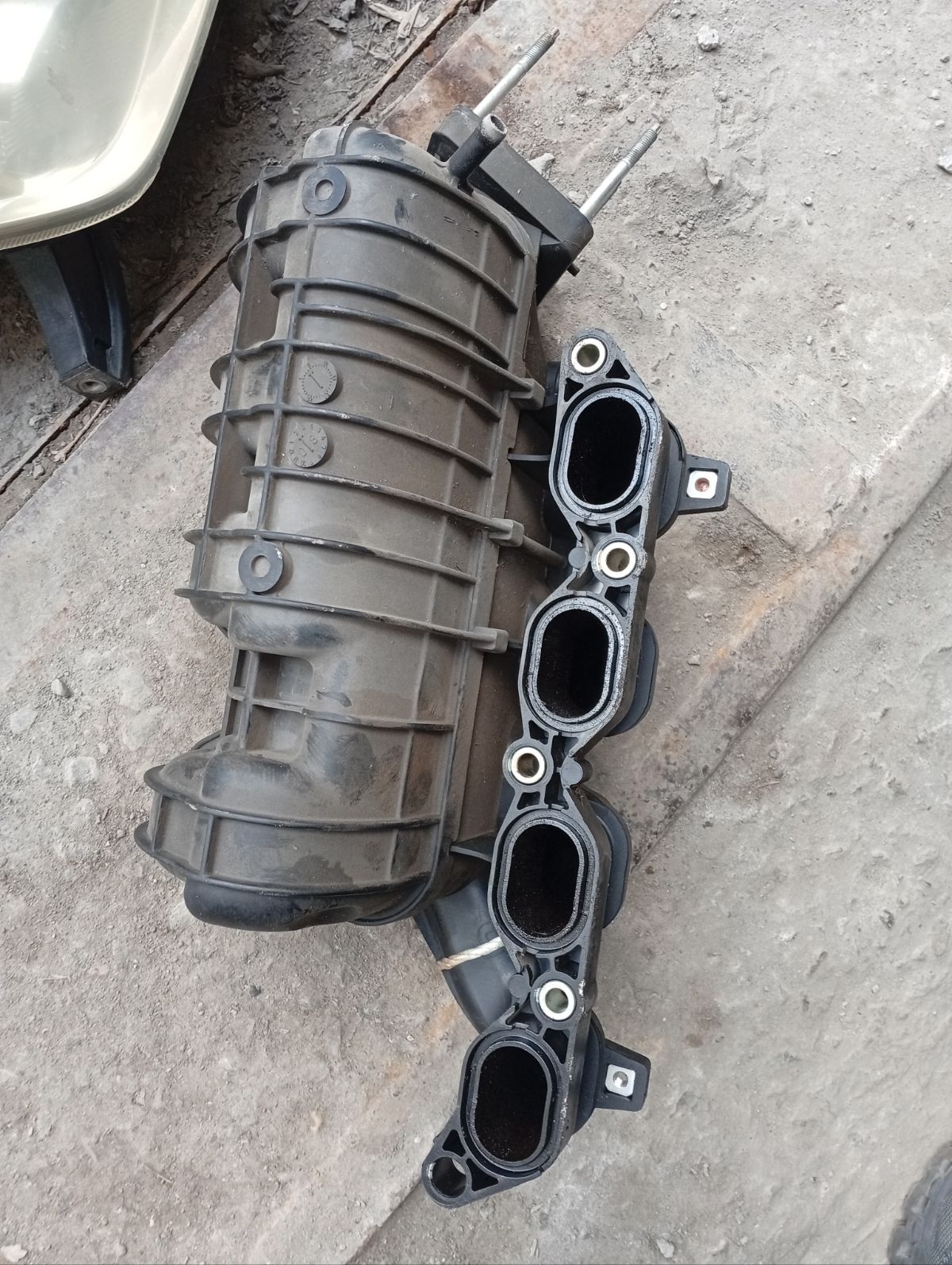 Коллектор впускной 17101-21070 на Toyota Ractis NCP100 1NZ-FE Фото 6