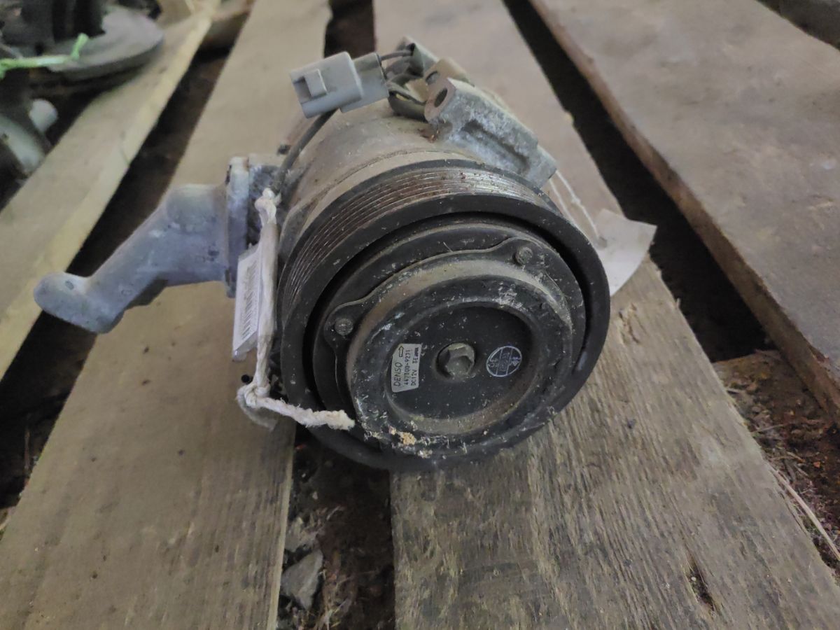 Компрессор кондиционера 88320-44120 на Toyota Nadia ACN10 1AZ-FSE Фото 4
