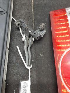 Крепление радиатора 16533-22010 на Toyota Vista AZV50 Фото 3