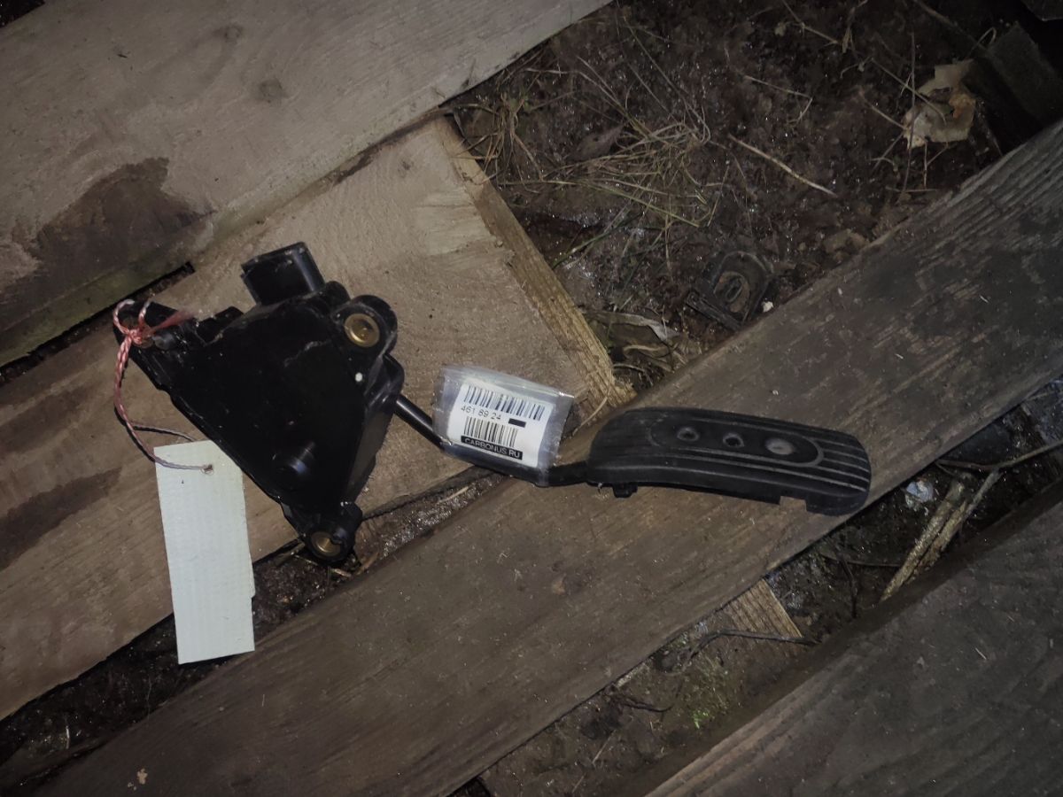 Педаль подачи топлива 18002EW000 на Nissan Bluebird Sylphy KG11 MR20DE Фото 3