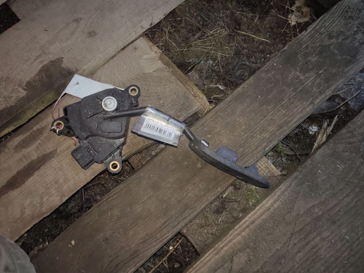 Педаль подачи топлива 18002EW000 на Nissan Bluebird Sylphy KG11 MR20DE Фото 4