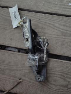 Крепление капота 53410-12410, 53420-12330 на Toyota Corolla Fielder ZZE123G Фото 2