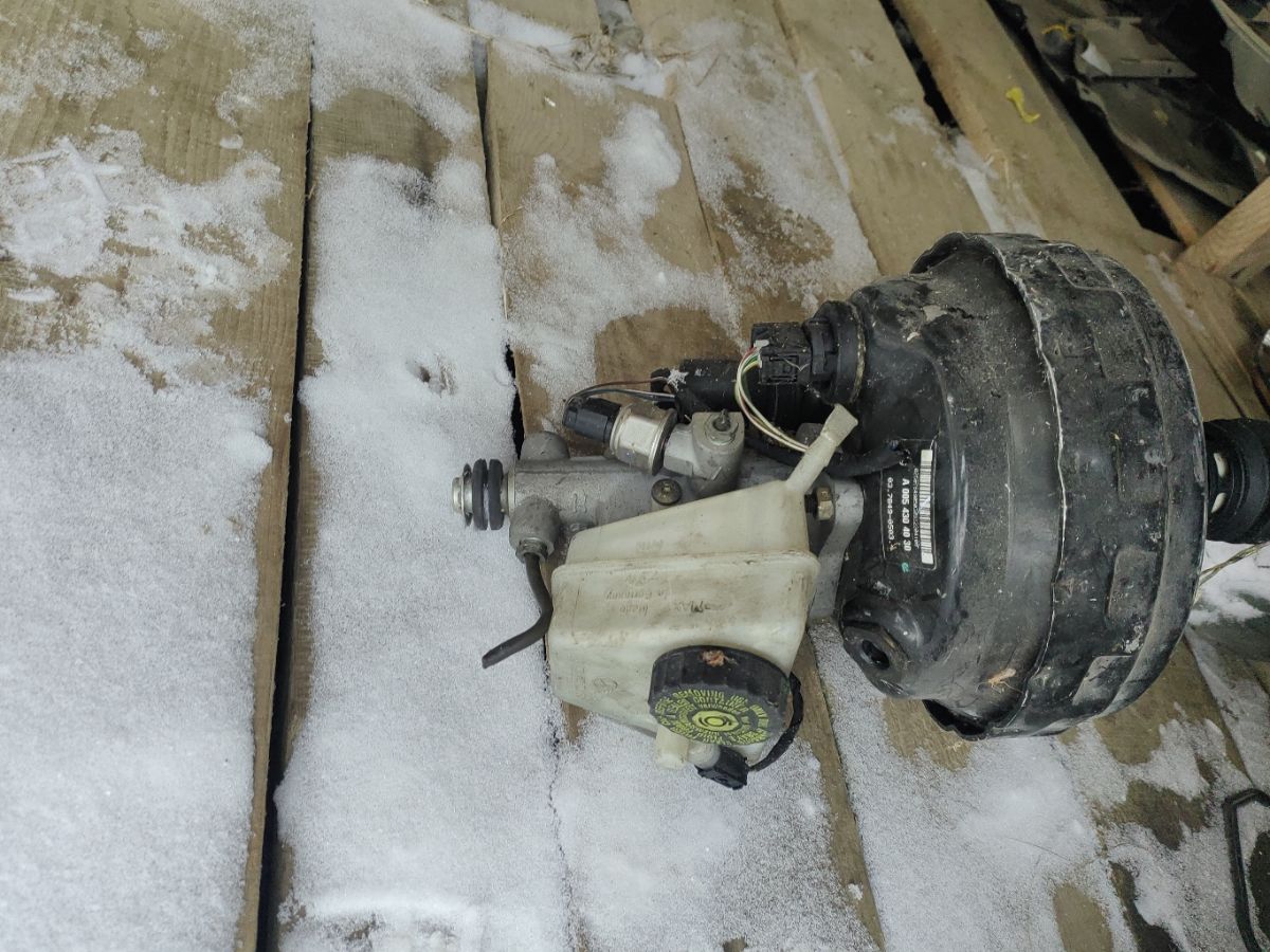 Главный тормозной цилиндр A0054309701 на Mercedes-Benz C Class Station Wagon S203.235 Фото 4