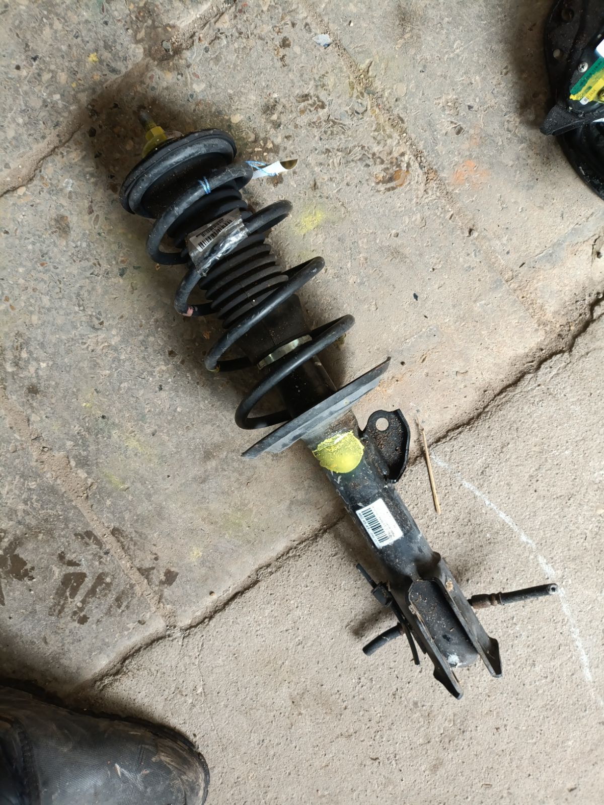 Стойка амортизатора 30-K98-A, 314 751, 334472, 48510-80294, 485100D271, 485100D290, 485100D460, 4851052790, 4851052820, 4851052821, 4851052890, 4851052A00, 4851052B30, 4851052C30, 4851052C50, 4851052F00, 4851052F81, 4851052F82, 4851052G10, 4851052G40, 4851052G60, 4851052G70, 4851052J00, 4851052J10, 4851052K80, 4851080189, 4851080190, 4851080194, 4851080277, 4851080398, A024314939, B3293, CR-049-8751, SJ-049-8751, ST-049-8751, ST-049FR-SCP90 на Toyota Vitz KSP90 1KR-FE Фото 4