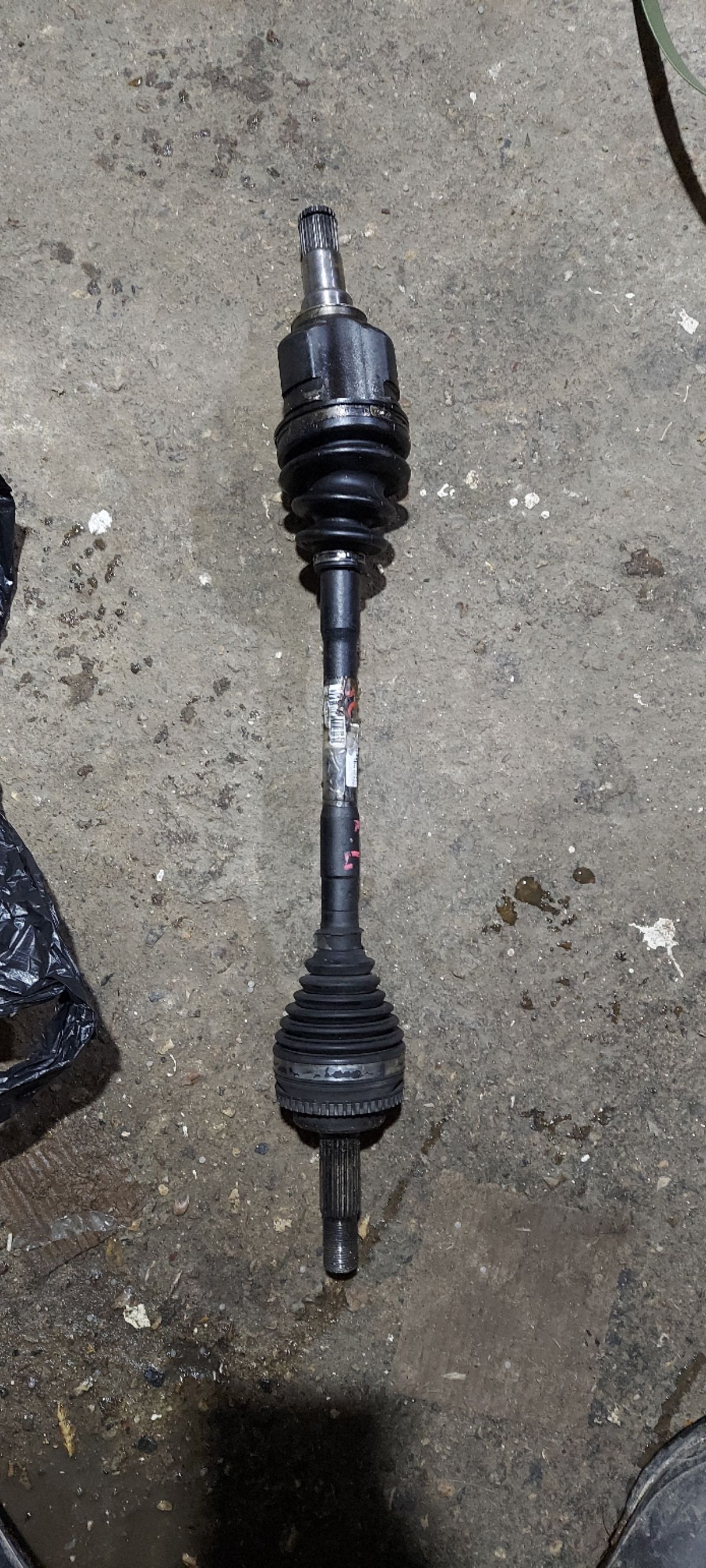 Привод на Toyota Vitz SCP13 2SZ-FE. Переднее левое расположение ...