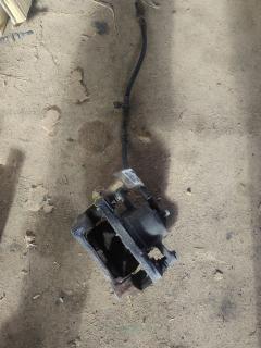 Суппорт 47750-52190, 47750-52191 на Toyota Vitz SCP90 2SZ-FE Фото 4