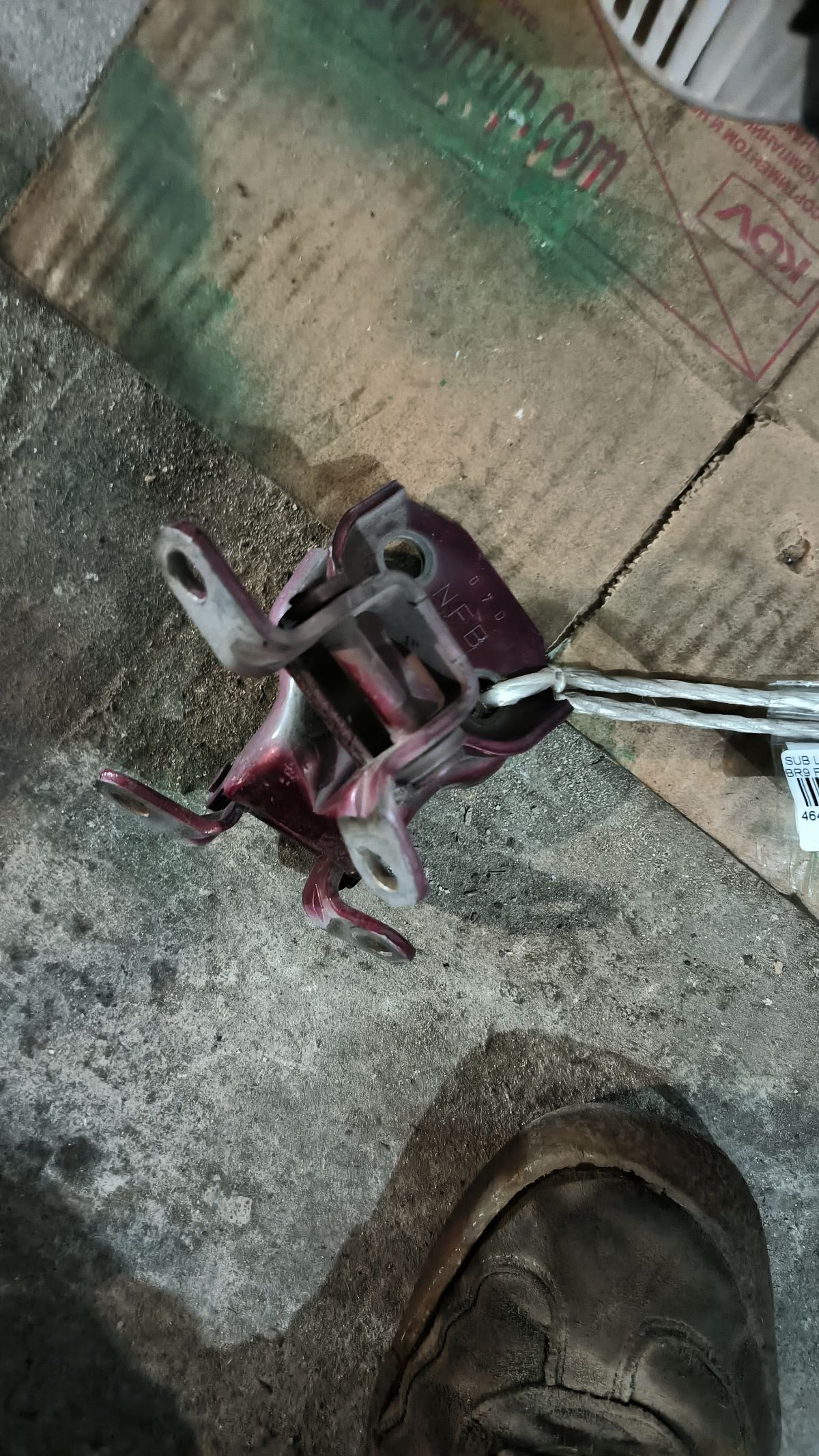 Петля двери шарнирная на Subaru Legacy Wagon BR9 Фото 2