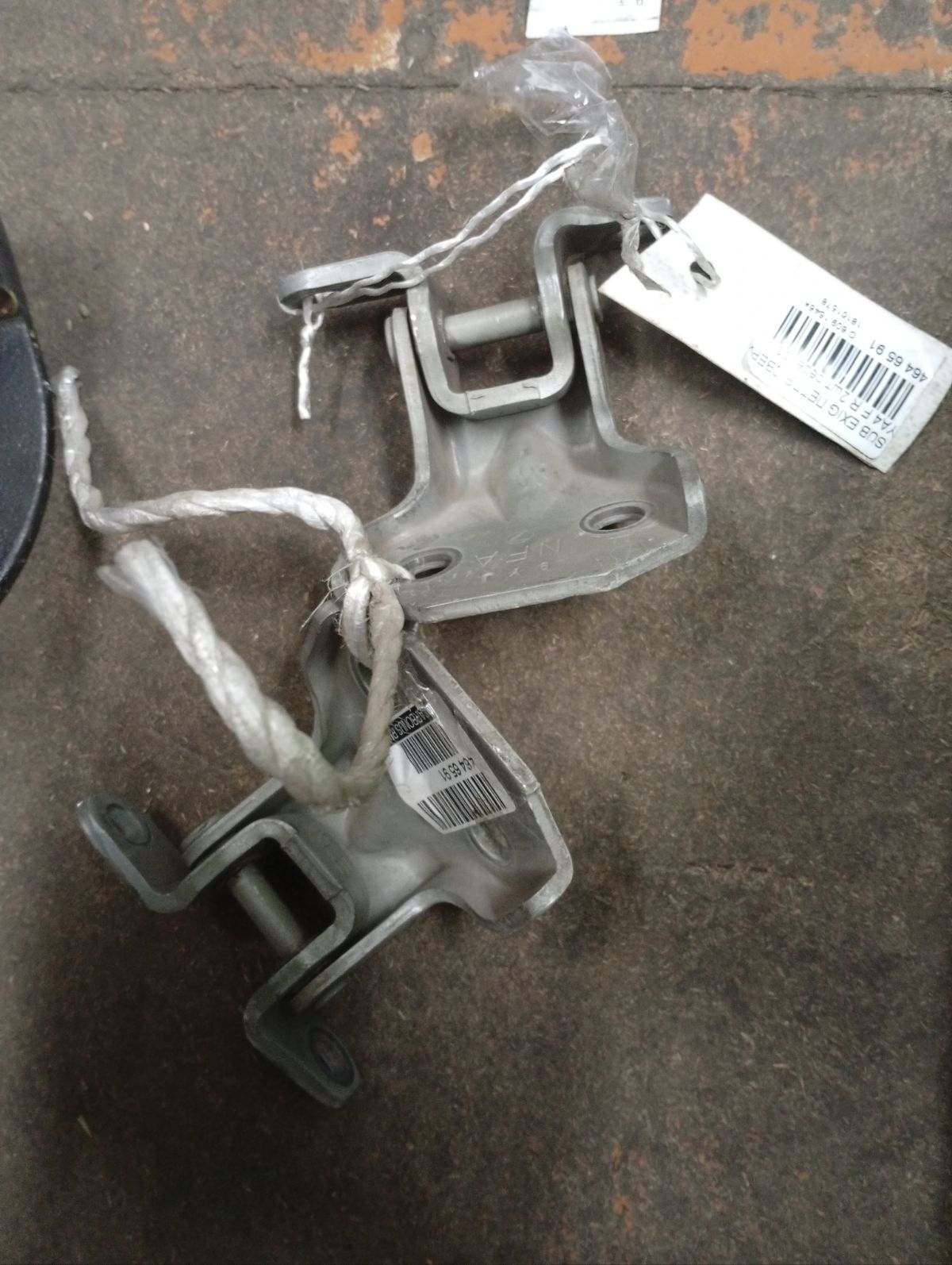 Петля двери шарнирная на Subaru Exiga YA4 Фото 3