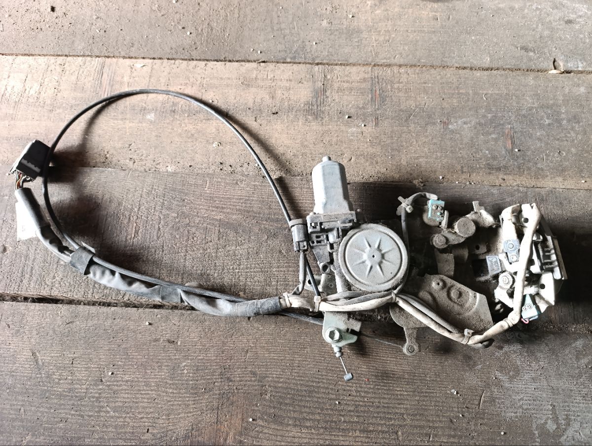 Замок двери на Toyota Porte NNP10 Фото 9