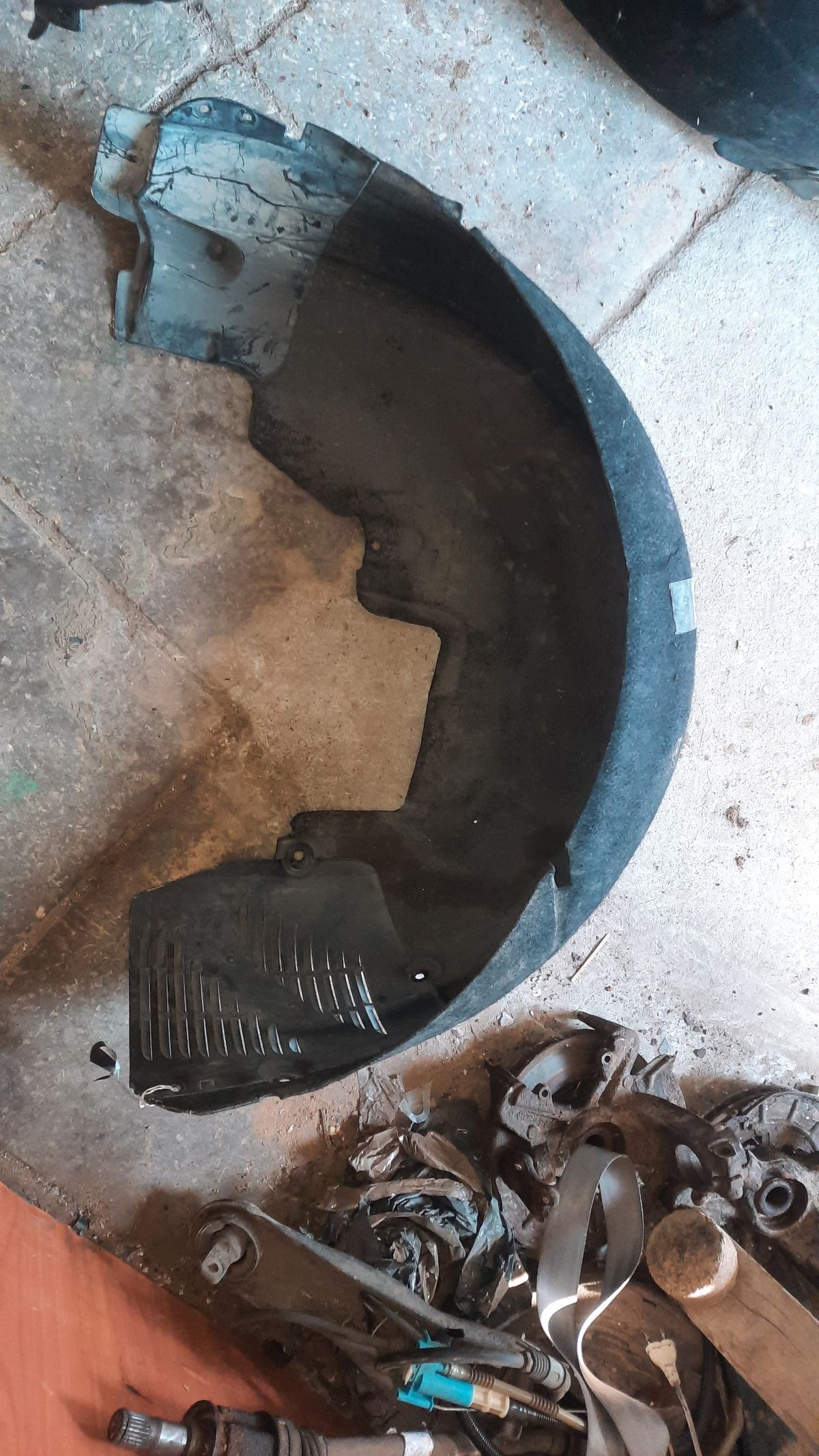 Подкрылок A2116902330 на Mercedes-Benz E-Class Station Wagon S211.254 272.943 Фото 5