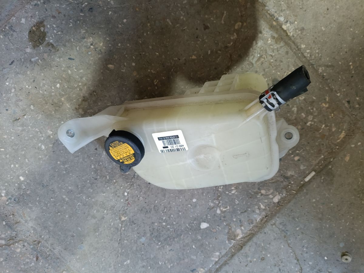 Бачок расширительный 16480-0D030 на Toyota Avensis Wagon ZRT272W 3ZR-FAE Фото 5