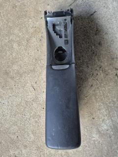 Подлокотник на Toyota Avensis Wagon ZRT272W Фото 16