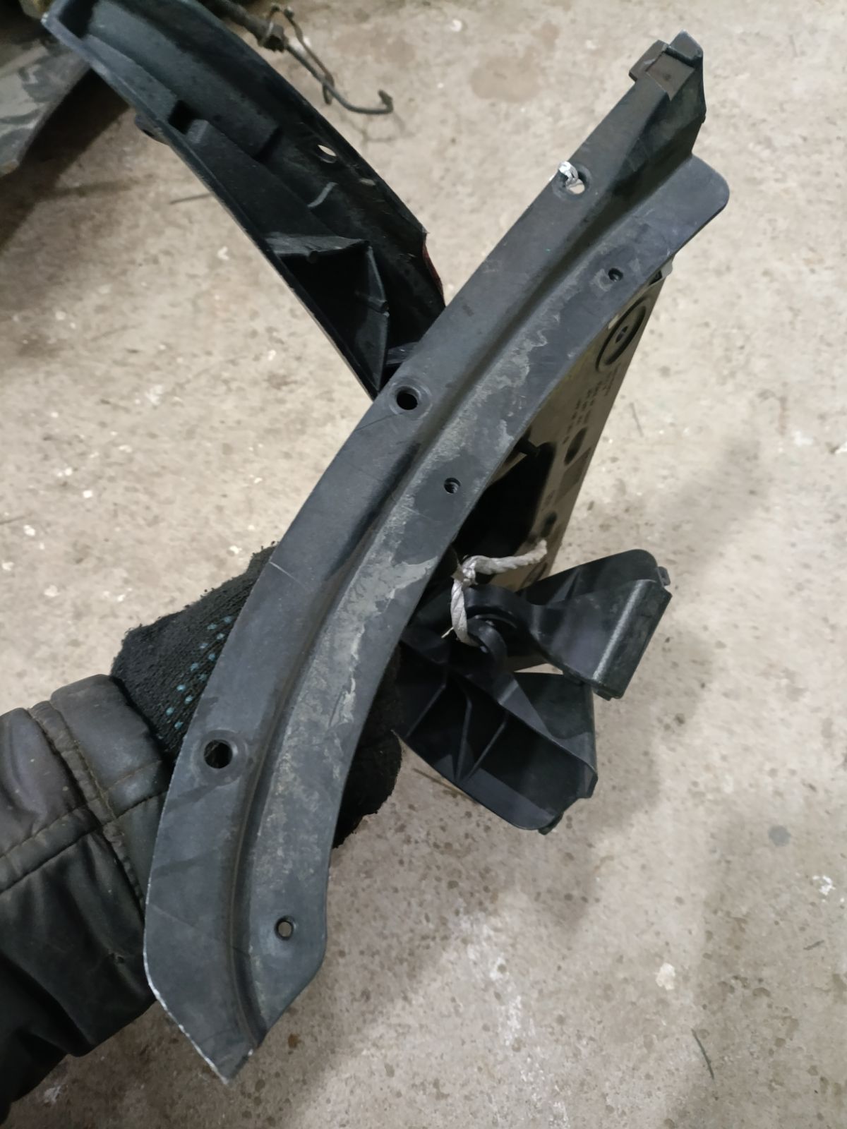 Крепление бампера на Audi A6 Allroad Quattro 4F Фото 5