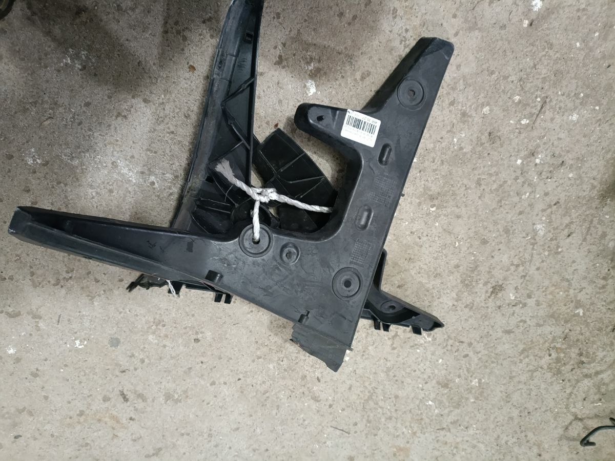 Крепление бампера на Audi A6 Allroad Quattro 4F Фото 3