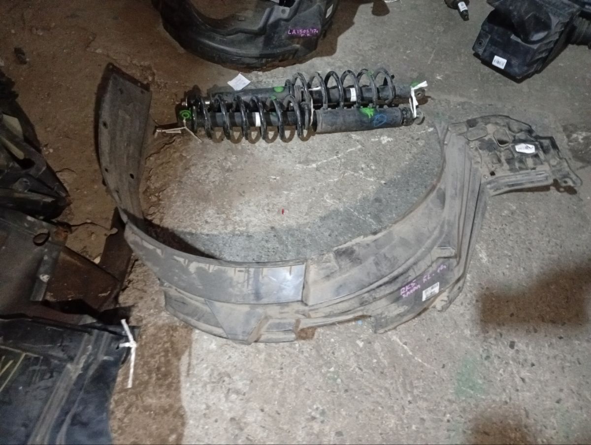 Подкрылок 74151-SZW-00 на Honda Stepwgn RK1 R20A Фото 3