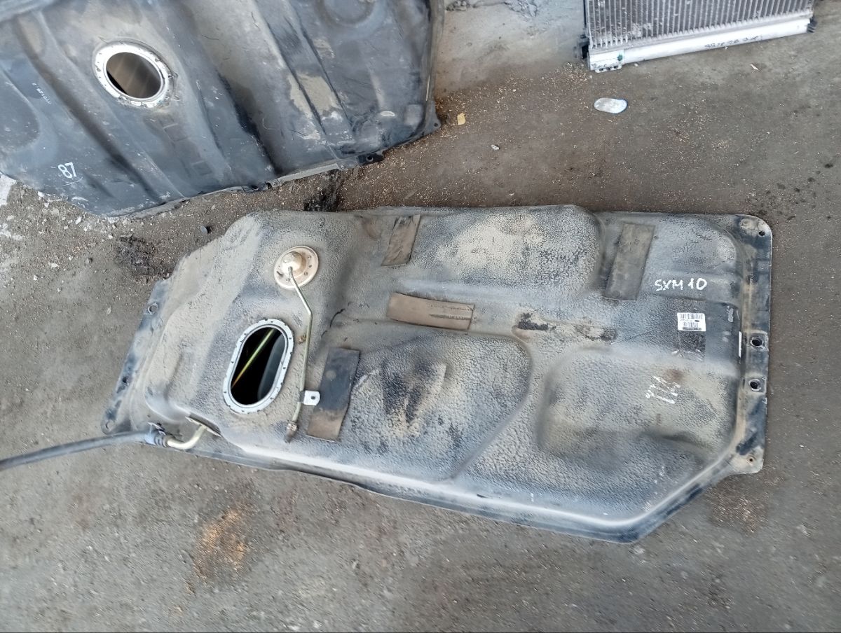 Бак топливный 77001-44900 на Toyota Ipsum SXM10G 3S-FE Фото 5