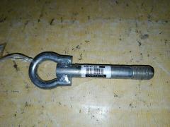 Крюк буксировочный на Toyota Corolla Rumion NZE151N 51960-28020