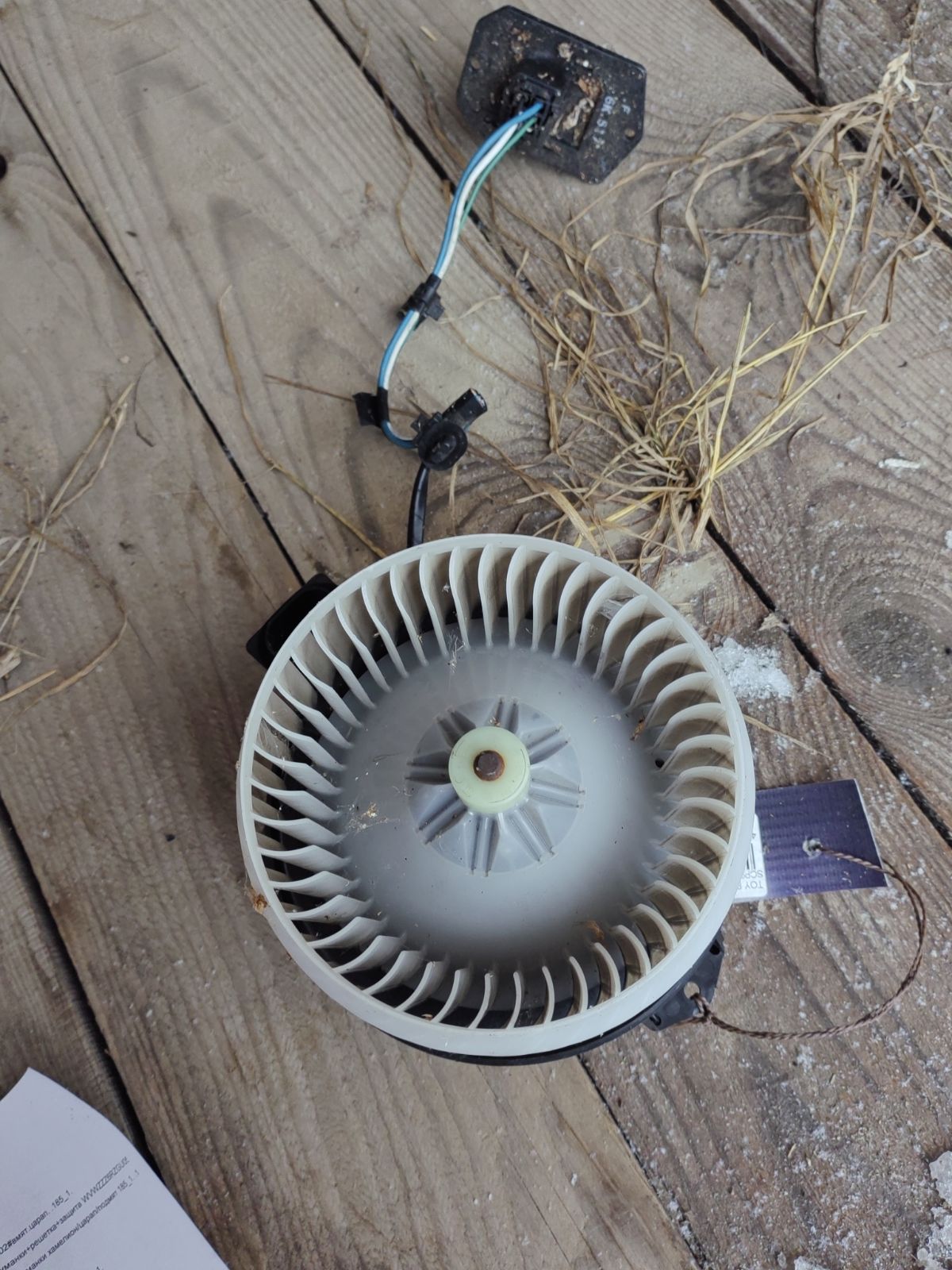 Мотор печки 87103-52120 на Toyota Belta SCP92 Фото 5