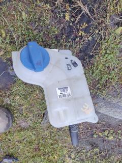 Бачок расширительный 8E0121403 на Audi A4 8E ALT Фото 3