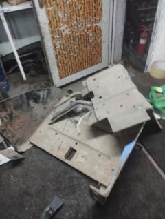 Крепление аккумулятора на Isuzu Elf NKR81 Фото 5