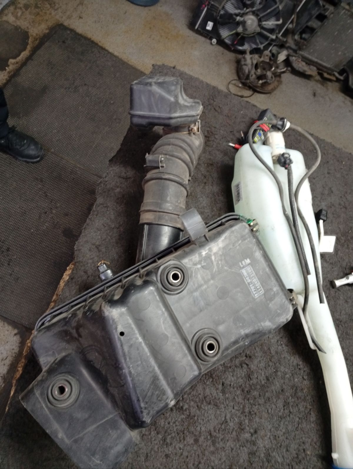 Корпус воздушного фильтра 17700-1A010 на Toyota Carina AT212 5A-FE Фото 4