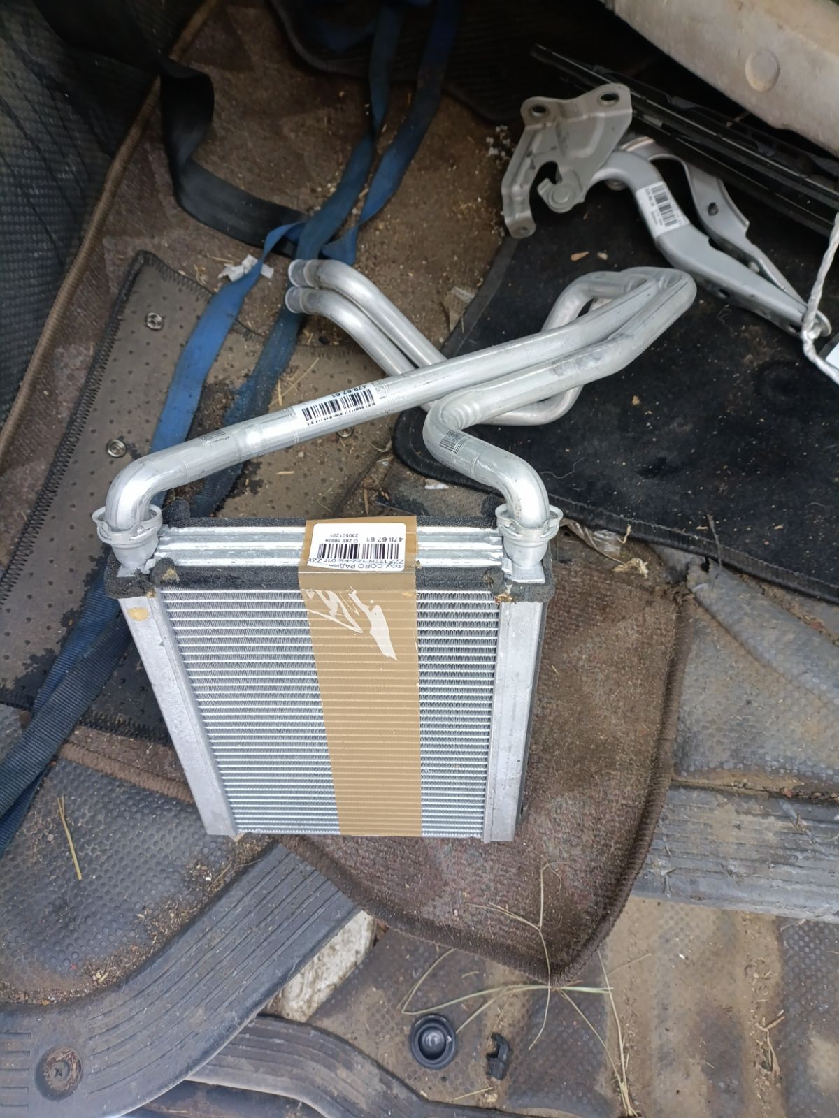 Радиатор печки на Toyota Corolla Spacio ZZE122N 1ZZ-FE Фото 8