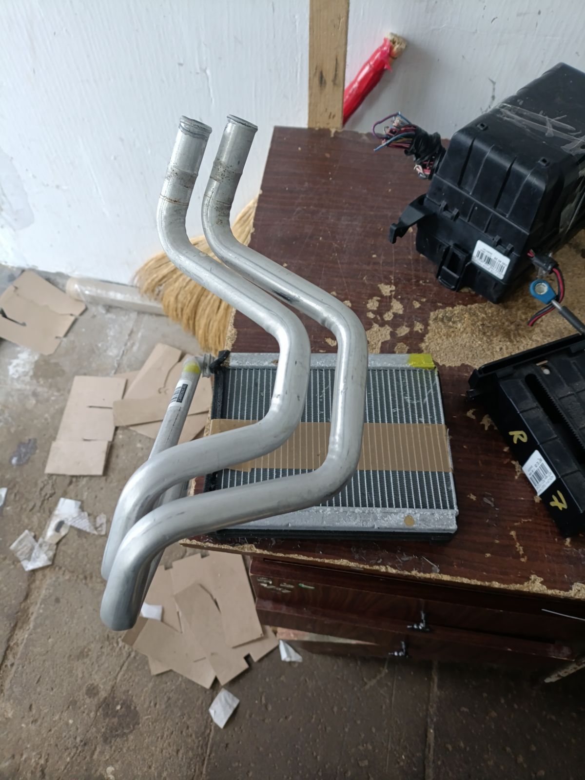 Радиатор печки на Toyota Corolla Spacio ZZE122N 1ZZ-FE Фото 9