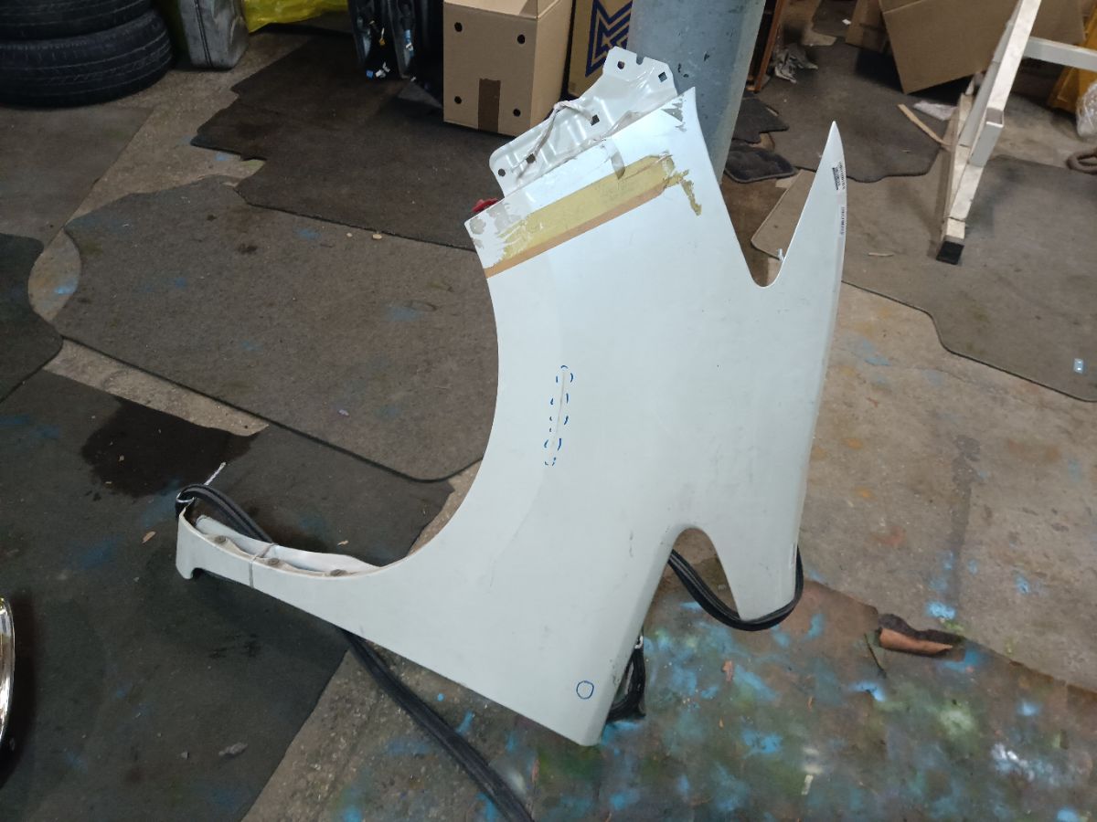 Крыло переднее на Nissan Serena C26 Фото 6