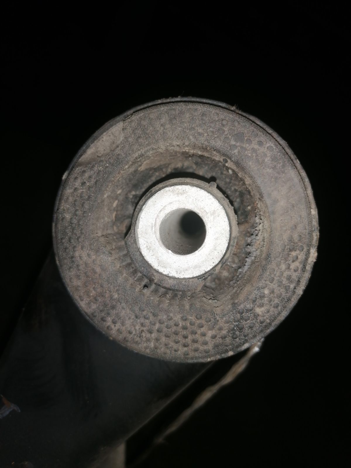 Балка подвески на Suzuki Alto HA36S R06A Фото 6