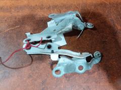 Крепление капота на Toyota Corolla Fielder NZE121G 53410-12410  53420-12330