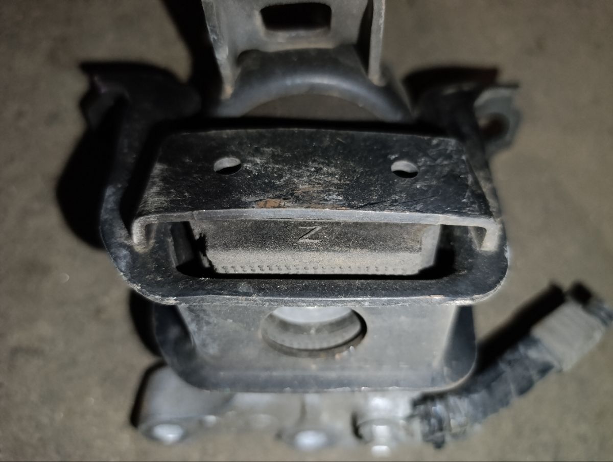 Подушка двигателя на Suzuki Hustler MR41S R06A Фото 3