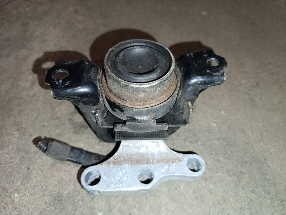 Подушка двигателя на Suzuki Hustler MR41S R06A Фото 5