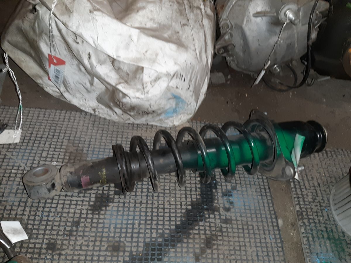 Стойка амортизатора 341363, 48530-47040, 48530-47041, 48530-47061, 48530-49395, 48530-49735, 48530-49745, CR-049R-NHW20, SJ-049R-NHW20, ST-049R-NHW20 на Toyota Prius NHW20 1NZ-FXE Фото 2