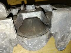 Подушка двигателя на Nissan X-Trail NT31 MR20DE Фото 3
