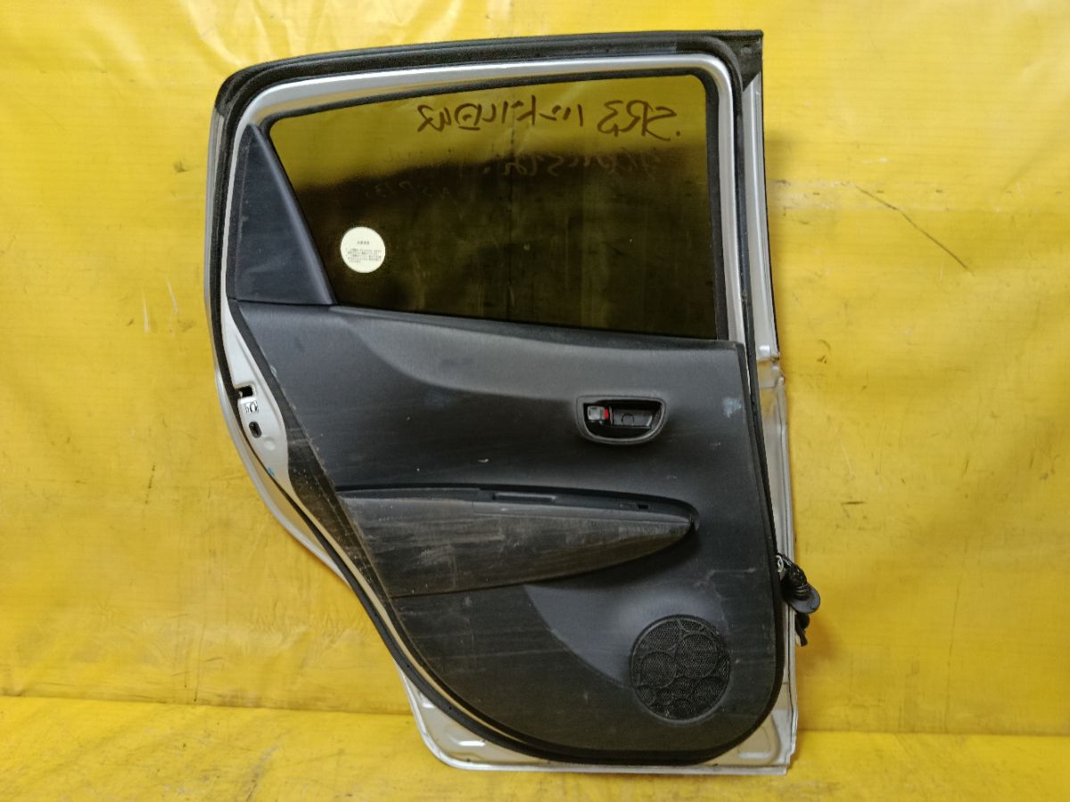 Дверь боковая на Toyota Vitz KSP130 Фото 5