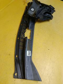 Решетка под лобовое стекло MR996559 на Mitsubishi Grandis NA4W Фото 3