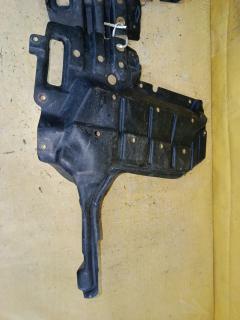 Защита двигателя 51442-28150,51441-28170 на Toyota Voxy ZRR75G 3ZR-FE Фото 3